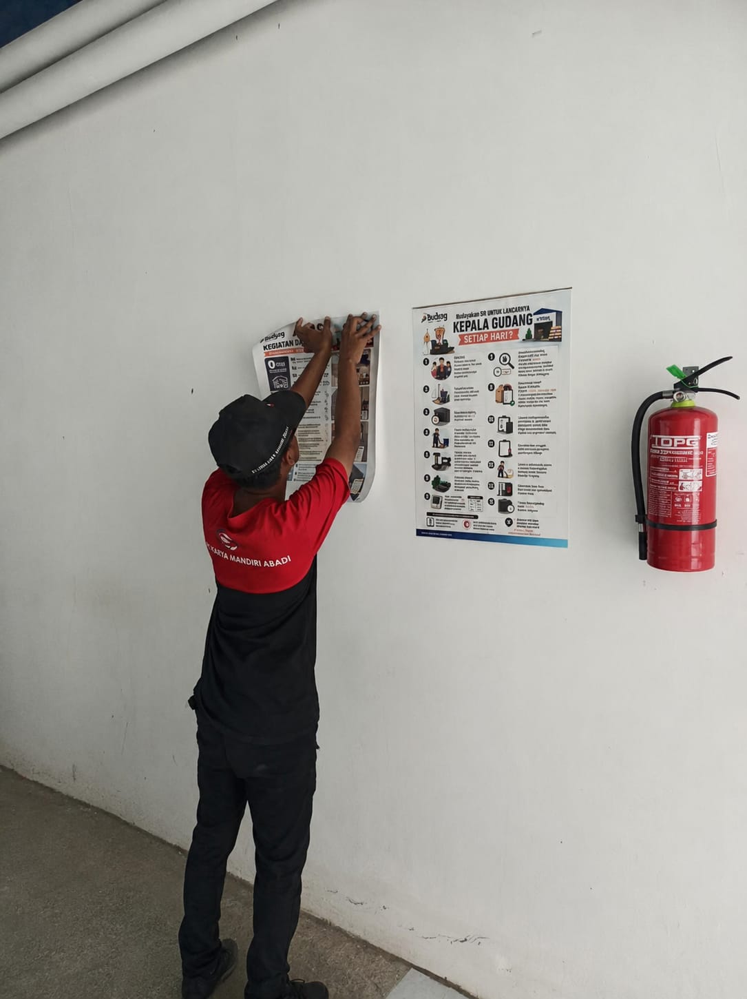Pemasangan Poster
